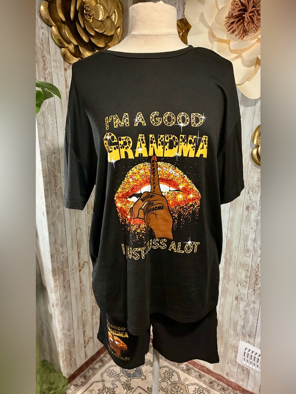Black Graphic Tee & Shorts Set - "I'm A Good Grandma" Gold Lips Print